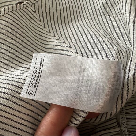 Vince Stripe Linen Blend Women's V Neck Blouse Size Medium - Picture 6 of 7